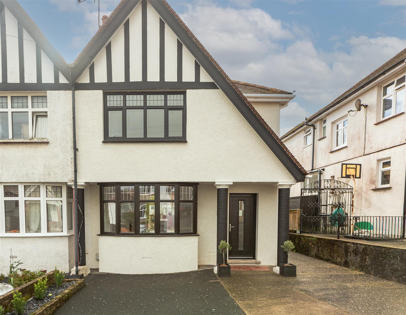 Dunraven Road, Sketty, Swansea, SA2 9LG
